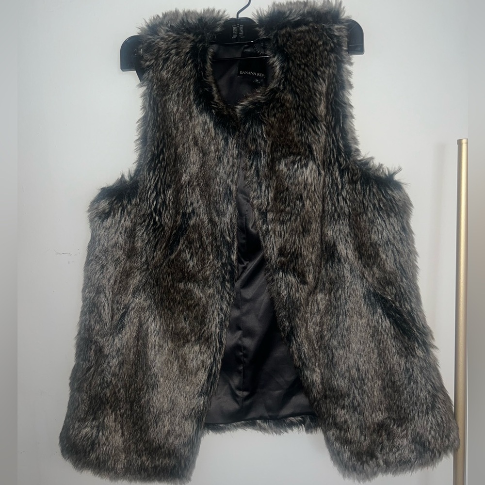 Banana Republic Faux Fur Vest, med